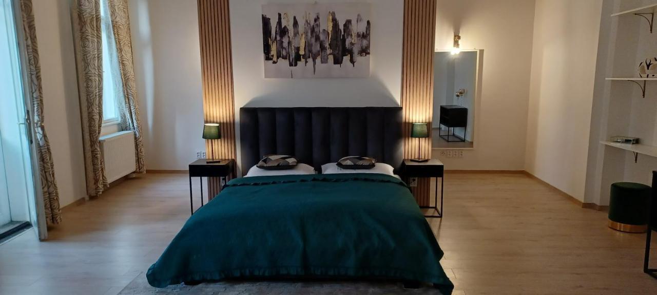 Entrez Apartment 3 - Historical Centre Кошице Экстерьер фото