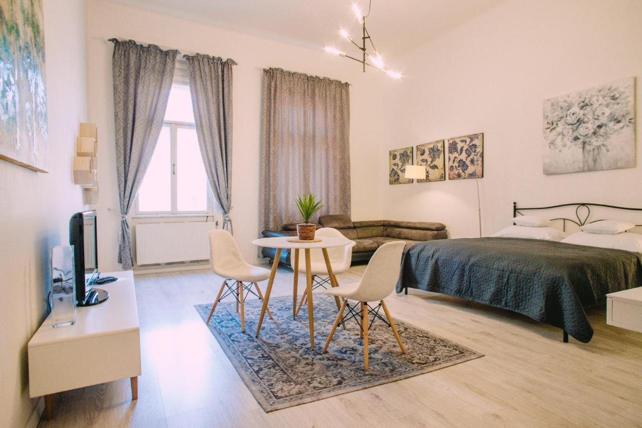 Entrez Apartment 3 - Historical Centre Кошице Экстерьер фото
